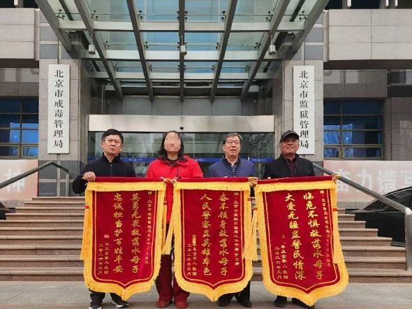 北京市三名退休民警如何冰河救人？