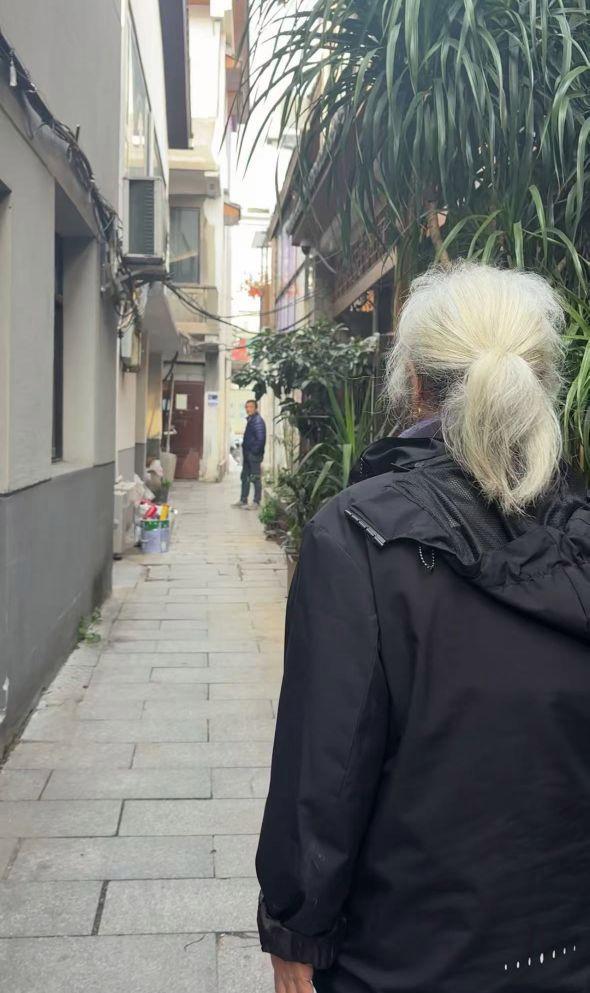 盲人老太问路被质疑拐骗女性遭网暴 当事老人：愿意原谅