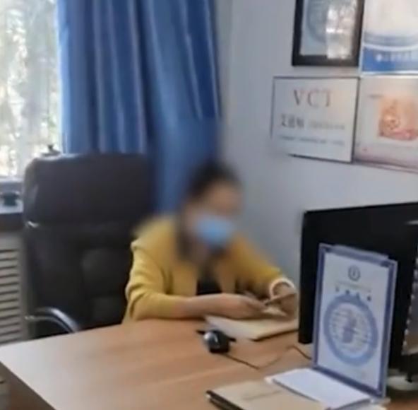 一女子怒斥医生态度敷衍：排队2小时看病3分钟，结果答非所问