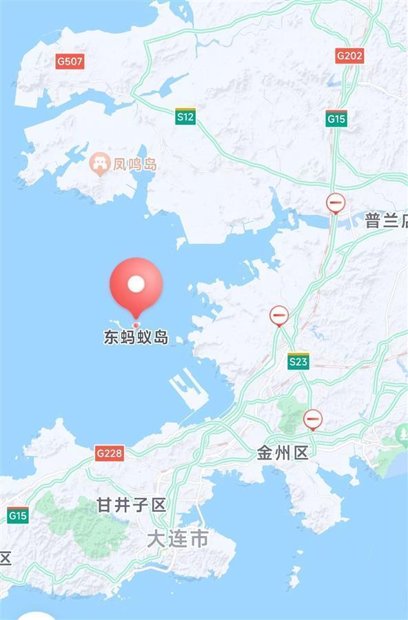 渔船翻扣致8人落水 1死4失踪