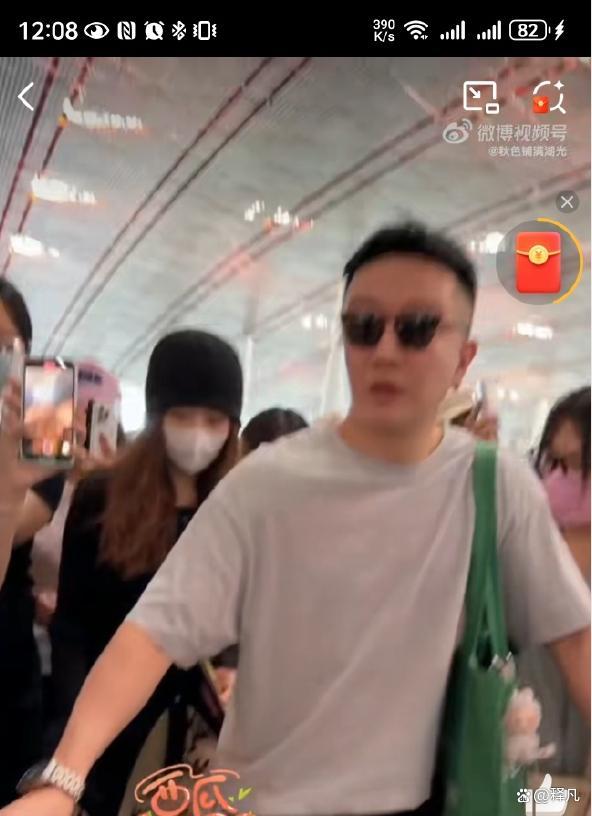 李兰迪说经纪人嘴角很难压