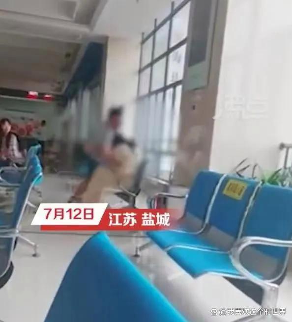 民政局回应男子当众家暴 警察赶到后监督两人办理了离婚手续