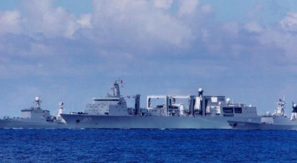 中国海军启运援助汤加救灾物资
