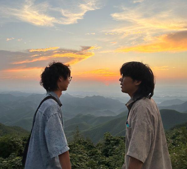 两名00后回应刮腻子年流水超百万 美术生的逆袭之路