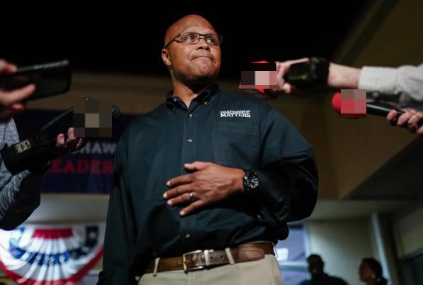 美国中期选举开战 民主党连夺“深红”州席位