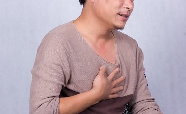舌底青筋突然发黑，藏着啥健康秘密？你敢不敢查？