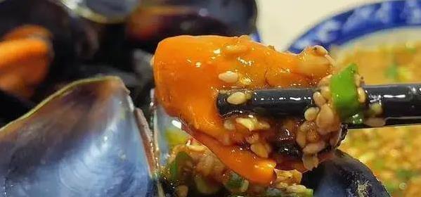 海虹10元一斤真便宜，鲜美补身效果好，你家餐桌缺了啥？