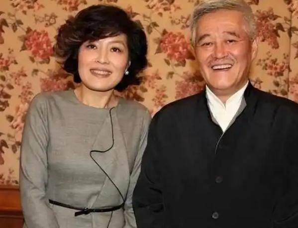 赵本山长子赵铁蛋因病去世，女儿成网红，亿万家产花落谁家? 