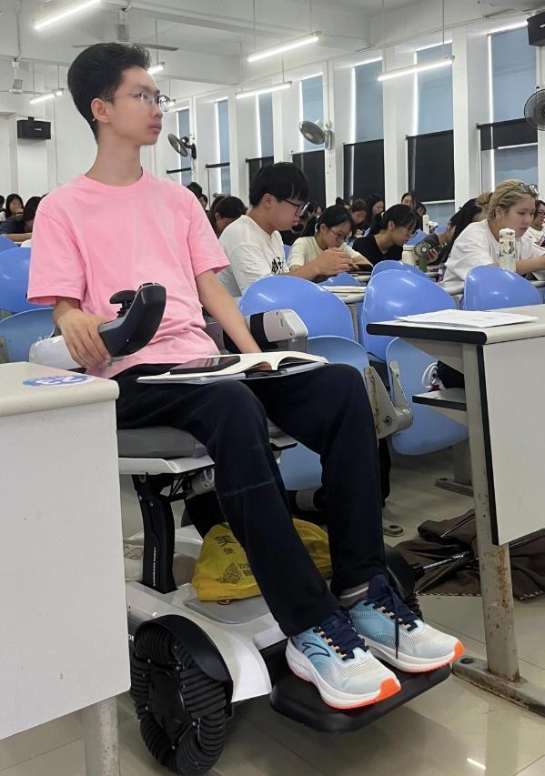 高位截瘫男生回应考研成功 生命久如暗室，明写春诗
