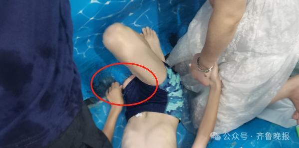 11岁男童泳池溺亡现场无救生员 排水口夺命悲剧