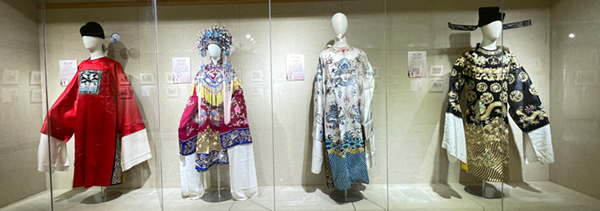  “中华瑰宝  文化之根——连环画里的中国戏曲艺术展”在云南省文化馆盛大开幕