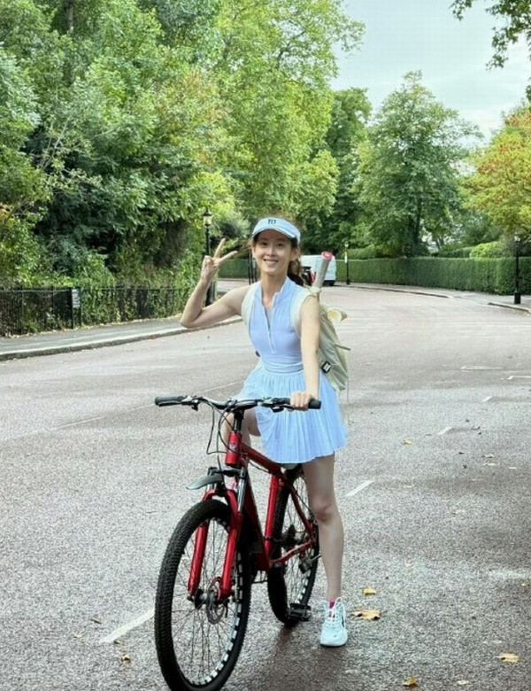 章澤天曬網球新照：堅持運動的第40天 活力滿滿