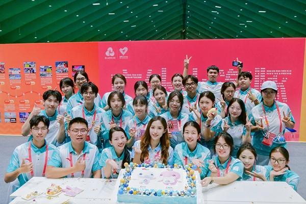 “亚运微笑姐”吴怡:748名志愿者的“幕后指挥官”