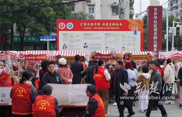 健康咨询、抗衰指南、心理“钥匙” 武汉儿童医院送志愿服务“暖心包”进社区