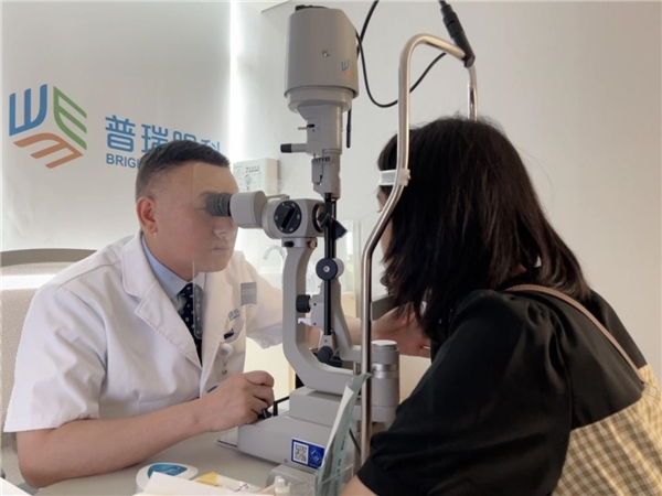 加拿大华裔兄妹跨洋来瑶海普瑞摘镜，ICL晶体植入术后开启“睛彩”新生活