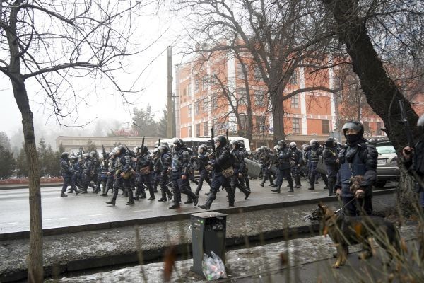 哈萨克斯坦阿拉木图警方击毙数十名暴乱参与者