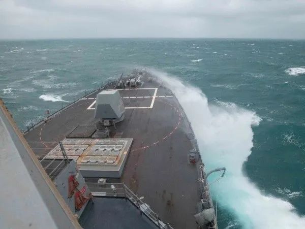 美舰穿行台湾海峡的政治意义大于军事意义
