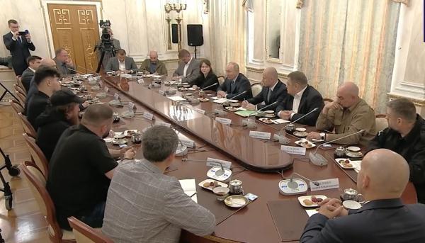 普京與俄戰地記者代表會面，稱烏軍反攻未成功、損失重大