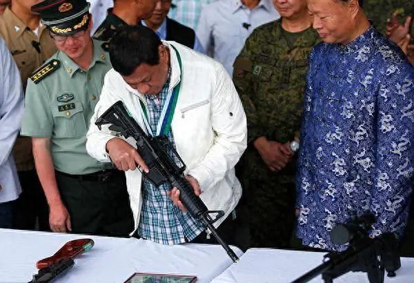 大规模向民众发枪，菲渔民携枪弹要在南海开枪，大量枪支来自中国