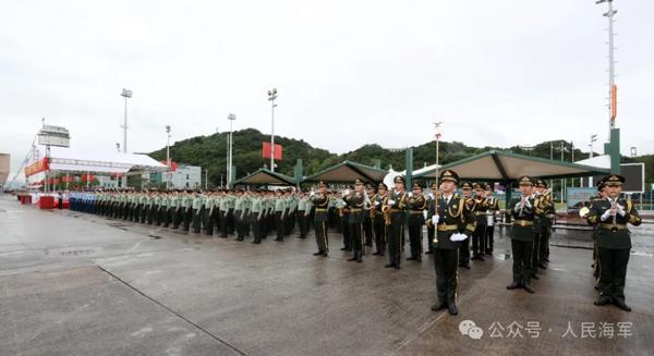 海南舰编队抵港，预计将有万余人次登舰参观