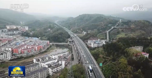 【沿着高速看中国】沪蓉高速：助推长江经济带快速发展