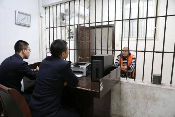 王平外逃18年,被公安机关抓获归案。