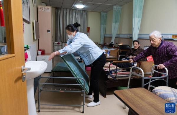 劳动创造幸福——养老院护理员的平凡故事