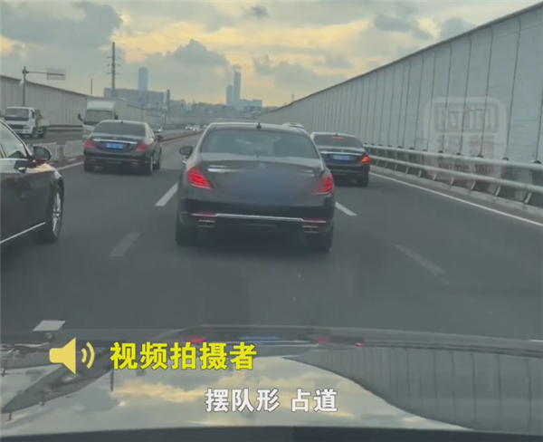 婚车车队占满3车道不让超车 一直摆队形拍照：网友神评