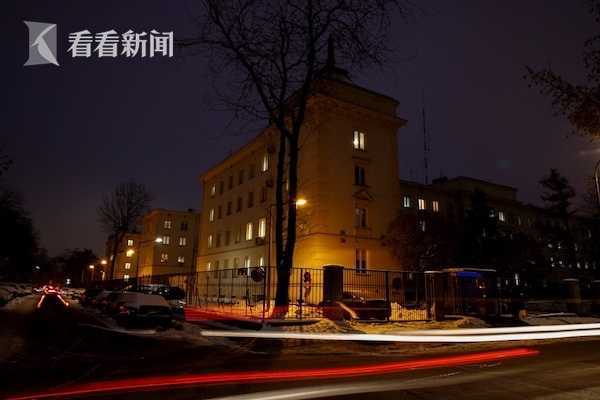 波兰称警察总局局长因爆炸受伤入院，爆炸物为乌克兰官员礼物