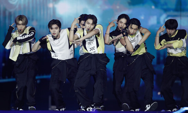 韩男团成员称韩国历史好似短篇小说被韩国网民炮轰“无知”“卖国”