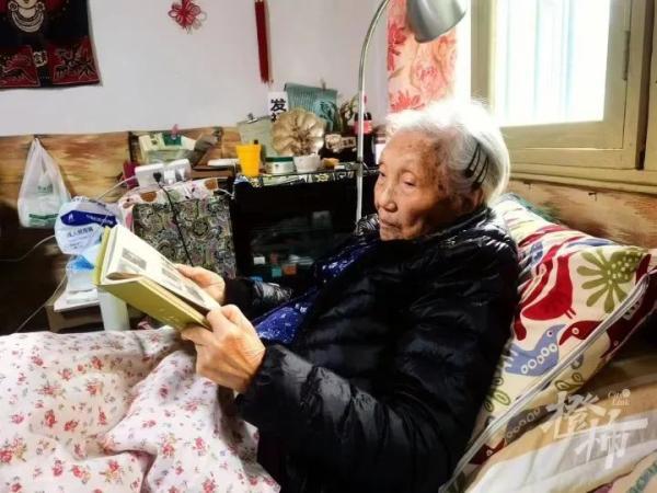 中国最后一位贵族小姐104岁翻译家杨苡去世是她首创了呼啸山庄译名