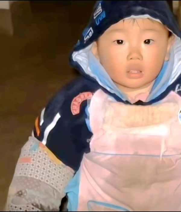 胡鑫宇曾写下：如果我不活了将会变怎样？14张照片记录胡鑫宇15年人生路