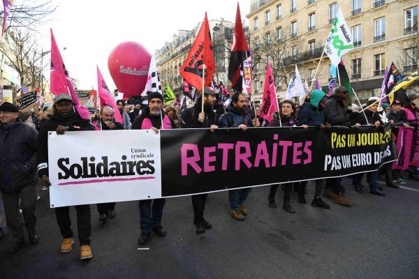 法国近百万人上街游行  反对延迟退休已进行了第四轮罢工抗议