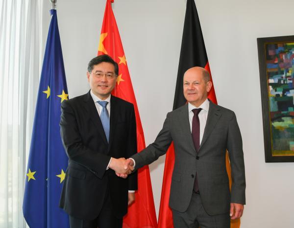 德国总理朔尔茨会见秦刚 推动磋商取得丰硕成果 愿就乌克兰危机等重大问题同中方加强沟通
