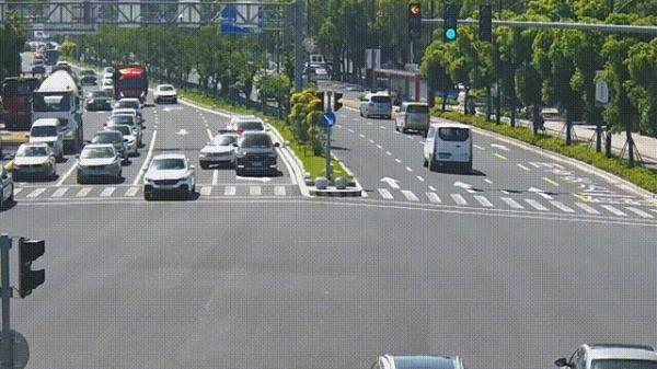 00后辅警街头飞身一扑 　“小伙子斯斯文文，没想到这么厉害！”