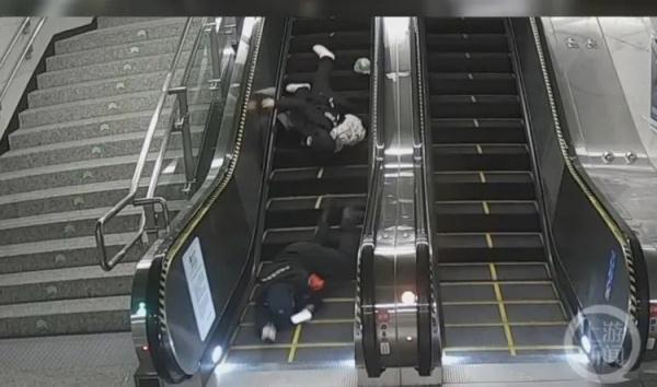一男子在电梯上扶人摔骨折，问对方索赔被拒，法院：被救助者给予施救者适当补偿