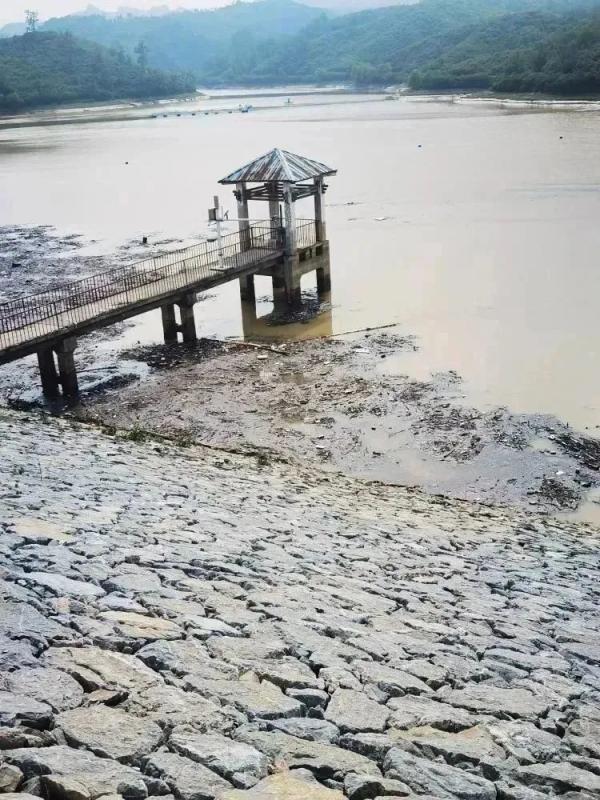 河北唐县辟谣于家寨水库出现决堤：网上均为不实信息