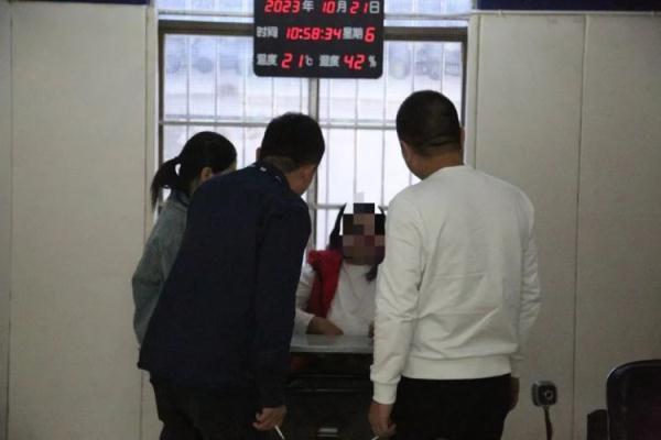 女子酒杯投毒杀男友逃27年落网 自曝常年流浪挨打