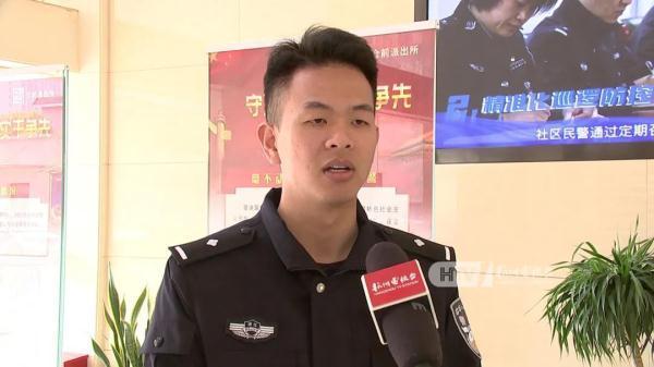 杭州女子一看监控吓坏了!赶紧报警!9个月娃独自爬上桌民警3分钟赶到抱下 