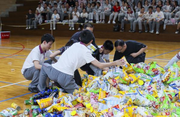 盘点全国中学高考助威活动 创意“舒压”新招频出