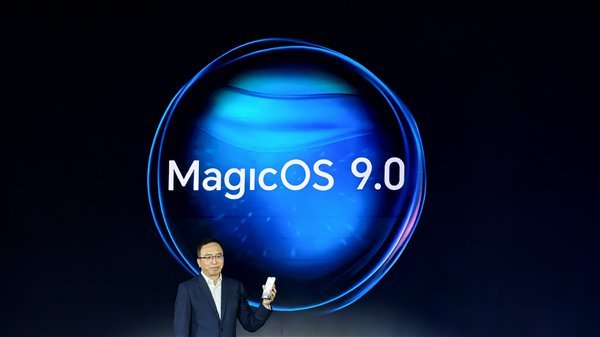 赵明用荣耀Magic7现场点咖啡 展示AI智能体实力