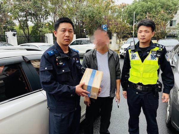 网约车接单疑电诈接民警一起送货 警觉司机识破骗局