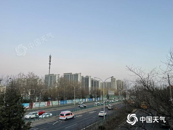 北京今日能見度好轉(zhuǎn)陣風可達七級左右 最高溫將升至18℃