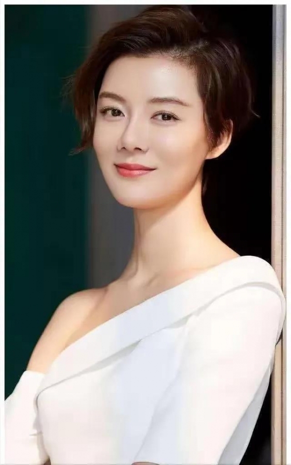 车晓和山西前首富李兆会离婚13年后，走上了一条截然不同的路 岁月无痕气质依旧