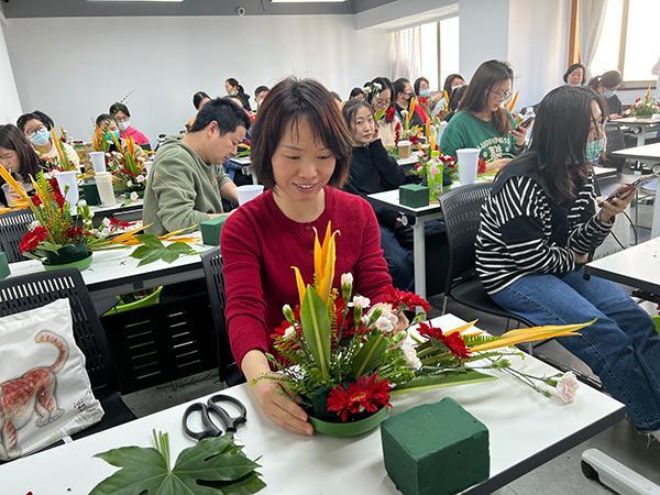 家政阿姨如何煉成全國(guó)勞模 從洗碗工到全能高手