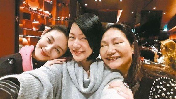S媽正面回應(yīng)“爭(zhēng)遺產(chǎn)”傳聞：我都70歲了爭(zhēng)什么