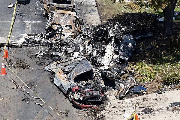 美國(guó)圣迭戈墜機(jī)事件中機(jī)上六人全部死亡
