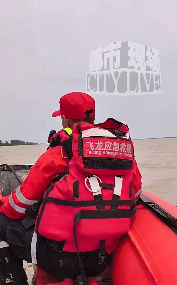 男子救助轻生女友时意外溺亡