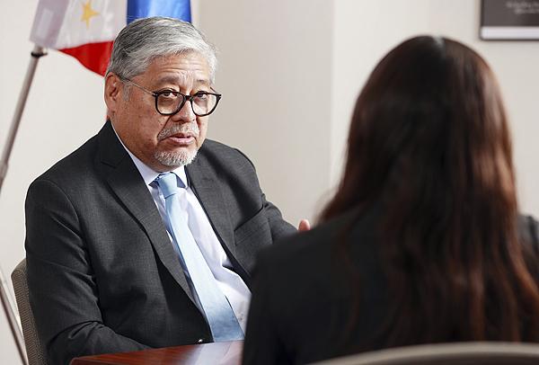 菲律賓外長想和中國對話,？專家解讀