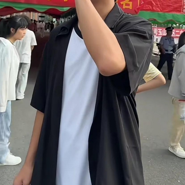男生高考結(jié)束后祭拜去世母親 感人瞬間淚目全網(wǎng)